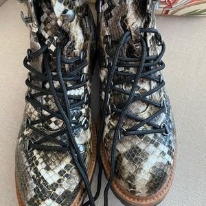 Never worn snake hiking boots